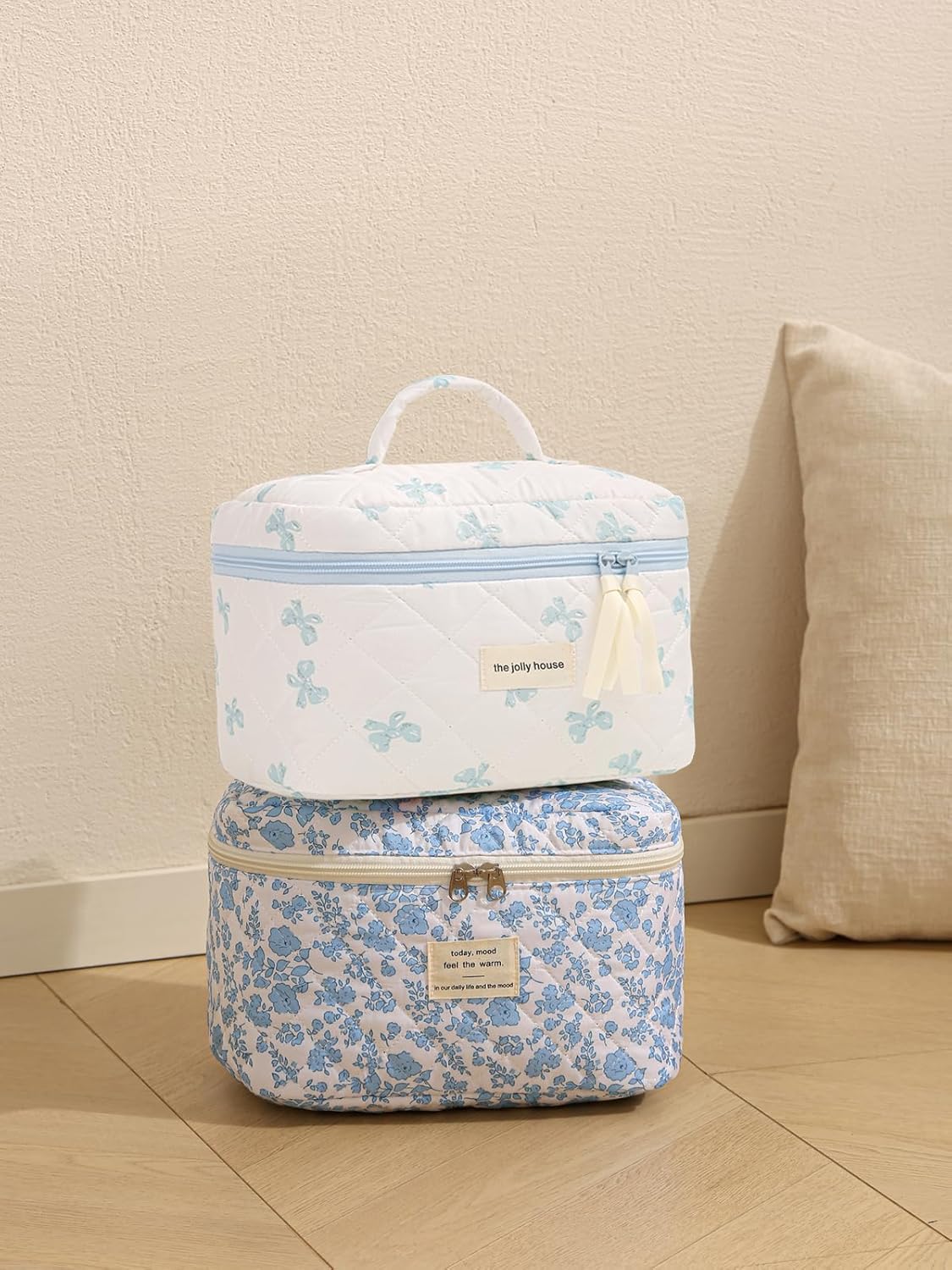 Large Travel Quilted Makeup Bag for Women Girls, Floral Cosmetic Bag, Cute Coquette Aesthetic Flowers Toiletry Organizer Bag Blue Bow