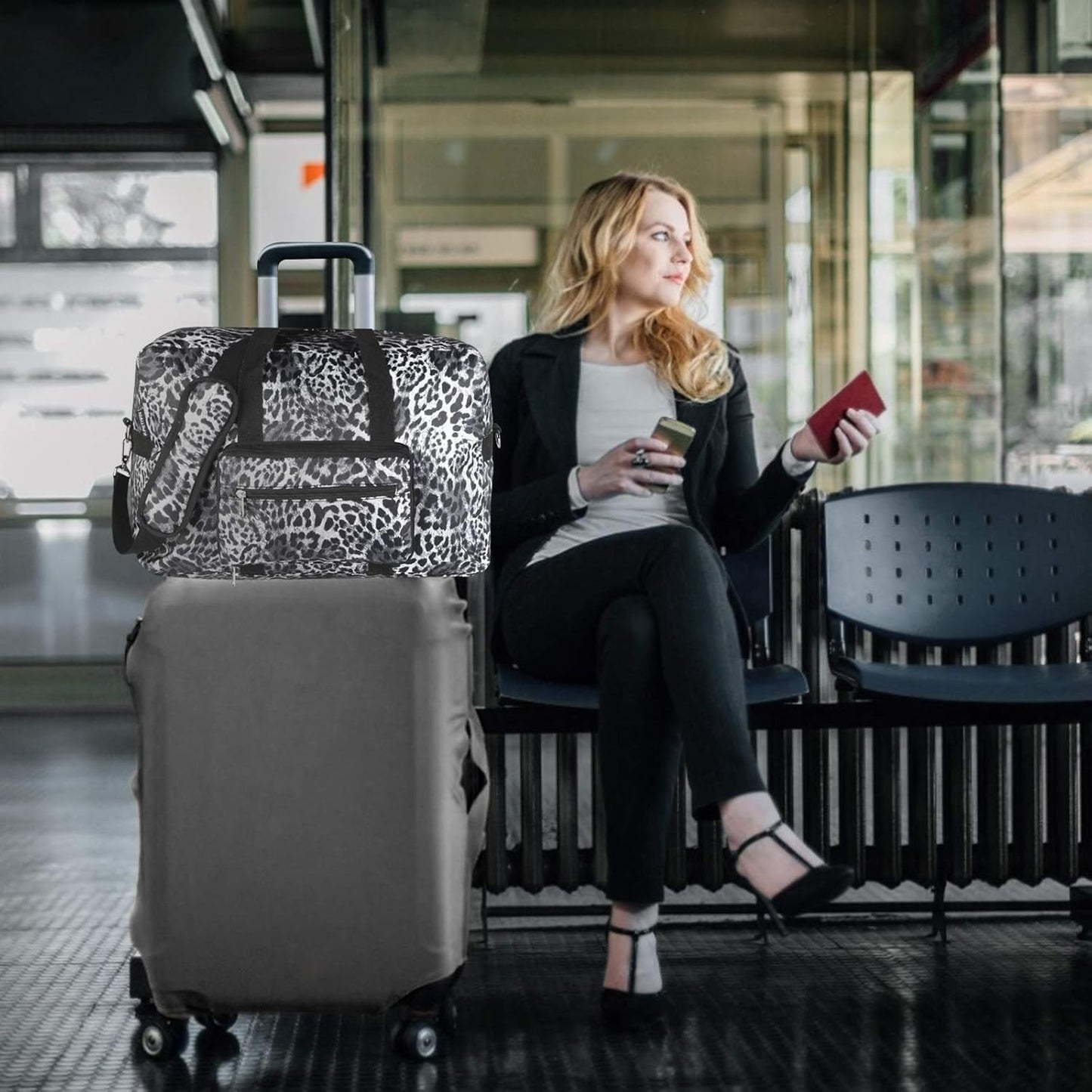 F.FETIVIN Travel Foldable Waterproof Duffel Bag - Lightweight Carry on Luggage Tote Duffel Bag(Leopard Print)