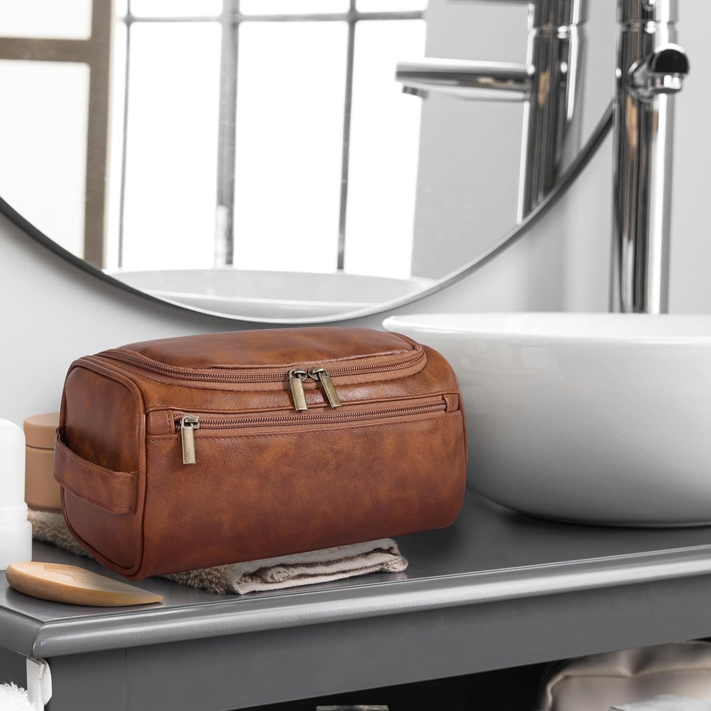 Toiletry Bag for Men, Hanging Travel Shaving Dopp Kit for Men and Women, Water-resistant Toiletries Organizer Bags, PU Leather Cosmetic Bags for Makeup Accessories (Light Brown)