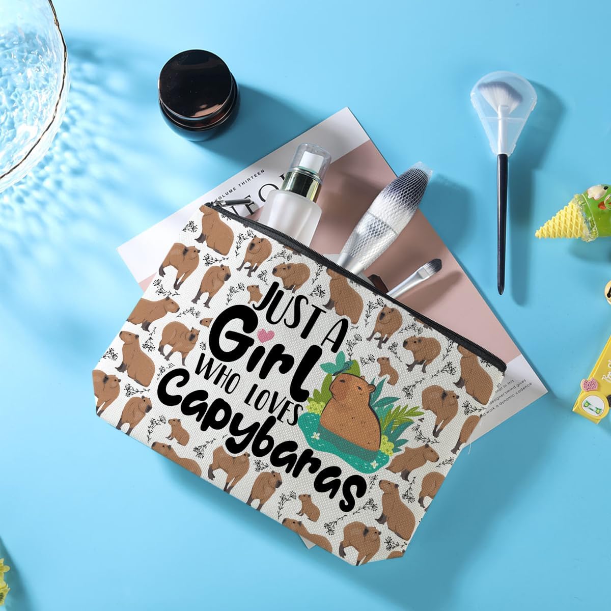Azteoiz Capybara Makeup Bag, Capybara Gifts Birthday Decorations, Animal Lover Gifts for Women Girl Friend Graduation Friendship Birthday Gifts for Capybaras Lovers, Cosmetic Bag
