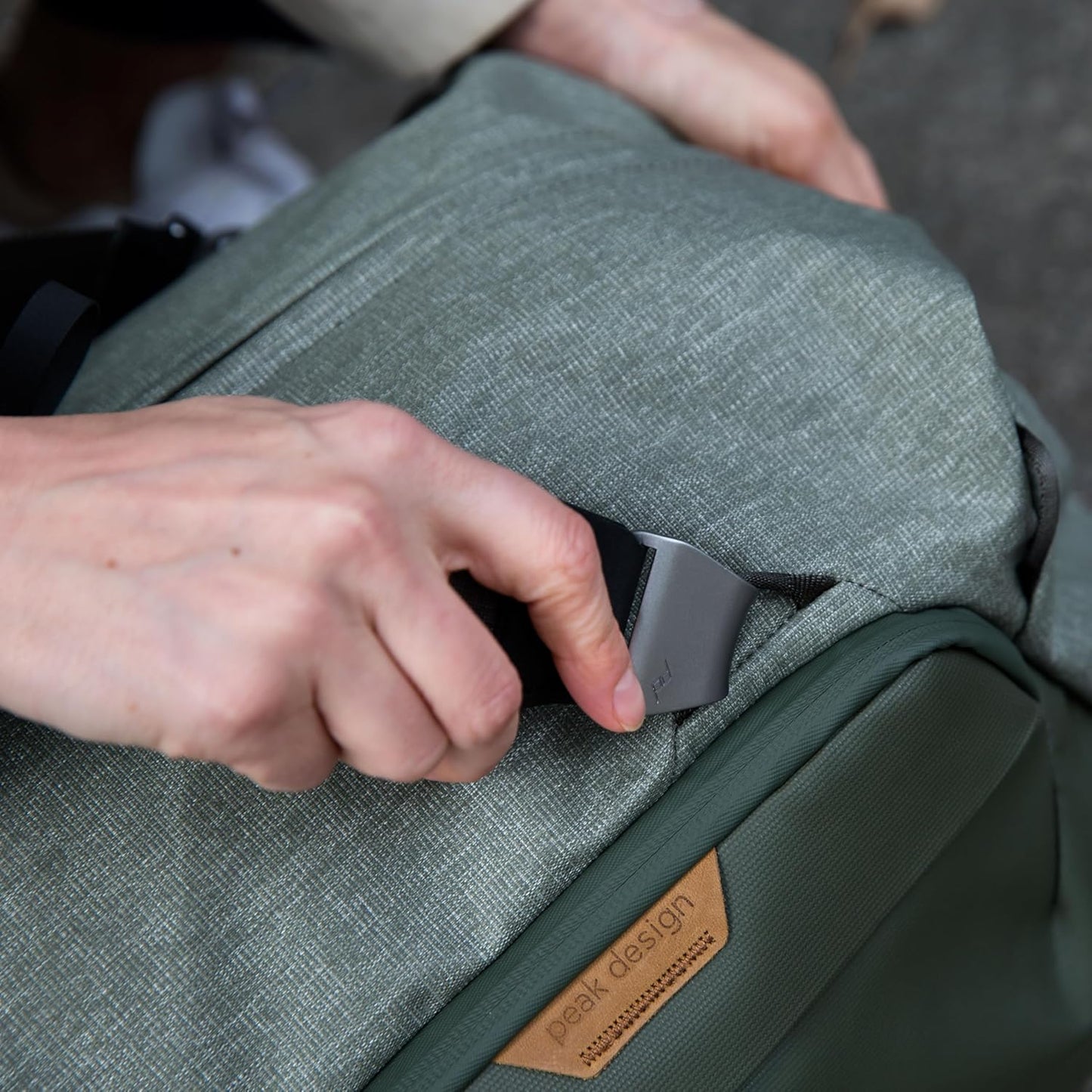 Peak Design Travel Duffel, Extra-Wide Single Zip Access, Weatherproof Shell, 4 External Pockets, Fits Packing Cubes & Camera Cubes, Ideal for Weekend Trips, Versatile Duffel Bag for Travel