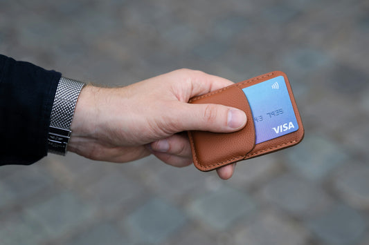 How to Choose the Best Travel Wallet for Safe and Easy Adventures