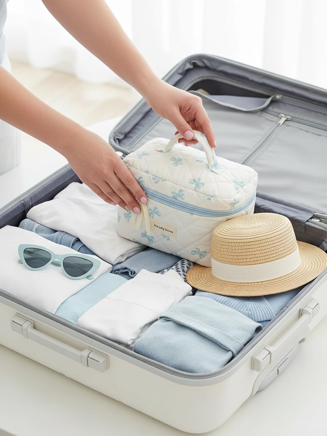 Large Travel Quilted Makeup Bag for Women Girls, Floral Cosmetic Bag, Cute Coquette Aesthetic Flowers Toiletry Organizer Bag Blue Bow