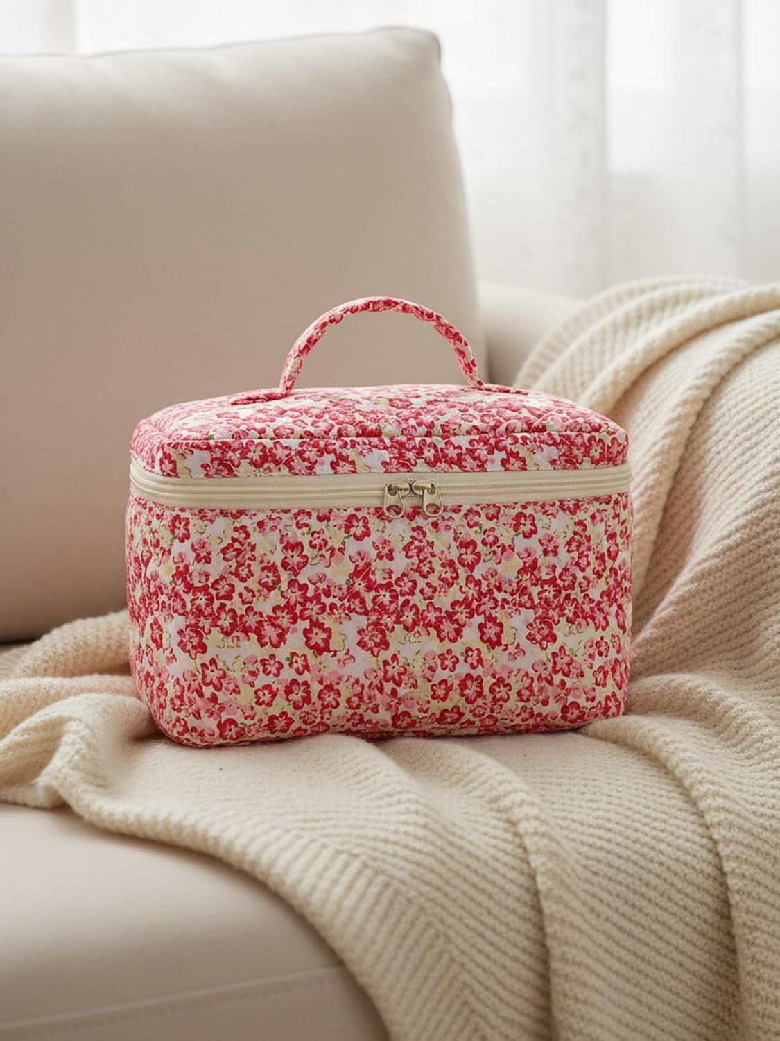 Large Travel Quilted Makeup Bag for Women Girls, Floral Cosmetic Bag, Cute Coquette Aesthetic Flowers Toiletry Organizer Bag Red Flower