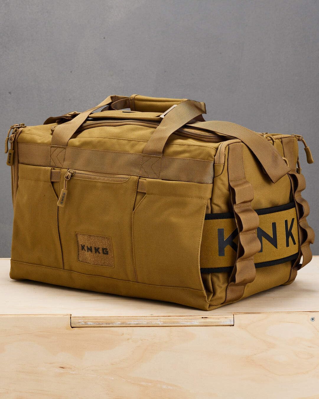 KNKG CORE Duffel Medium 35L - Gym Bag with Lifting Belt Attachment - Durable 500D Nylon, YKK Zippers - Desert