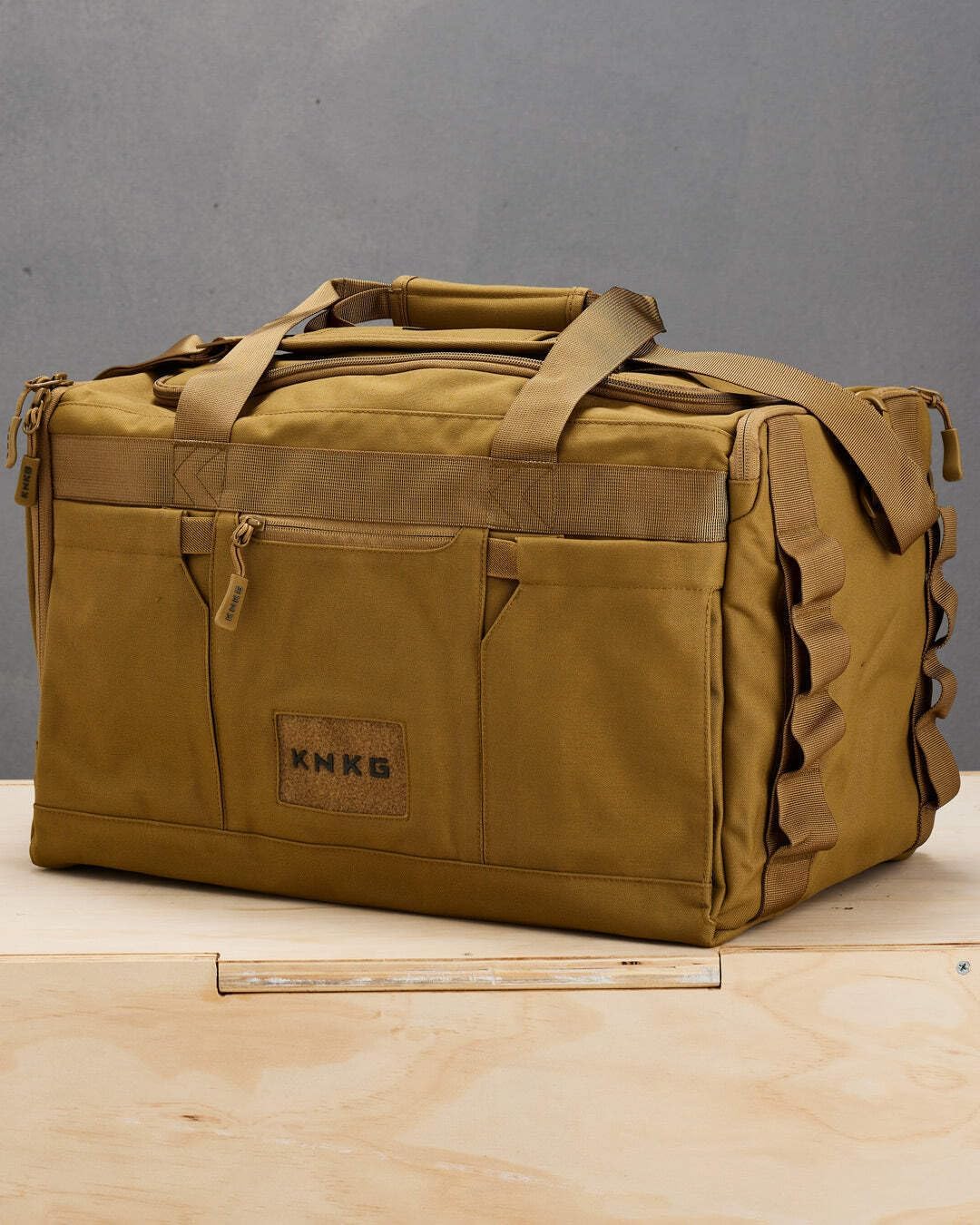 KNKG CORE Duffel Medium 35L - Gym Bag with Lifting Belt Attachment - Durable 500D Nylon, YKK Zippers - Desert