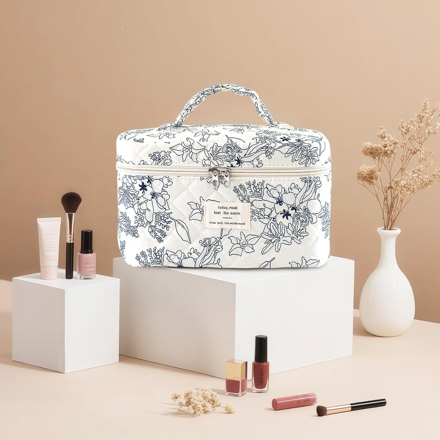 Large Travel Quilted Makeup Bag for Women, Floral Cotton Cosmetic Bag Cute Coquette Aesthetic Floral Toiletry Organizer Bag for Girls Little Blue Flower Cosmetic Zipper Storage Bag