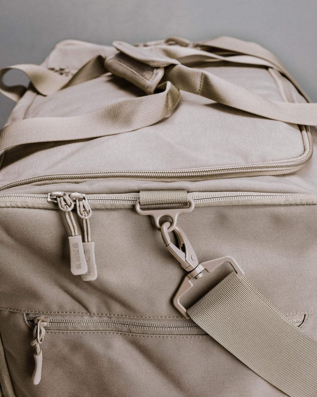 KNKG CORE Duffel Medium 35L - Gym Bag with Lifting Belt Attachment - Durable 500D Nylon, YKK Zippers - Natty