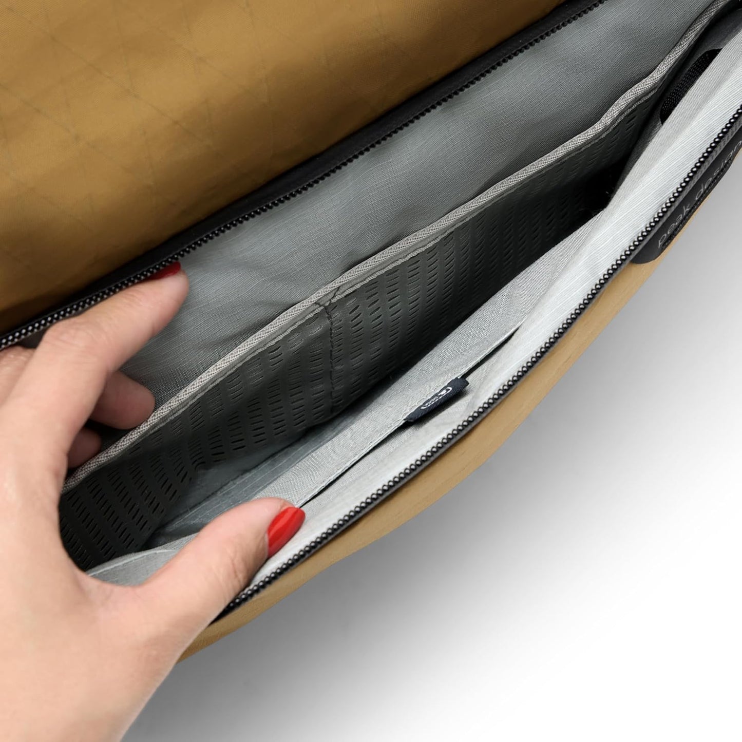 Peak Design Travel Duffel, Extra-Wide Single Zip Access, Weatherproof Shell, 4 External Pockets, Fits Packing Cubes & Camera Cubes, Ideal for Weekend Trips, Versatile Duffel Bag for Travel